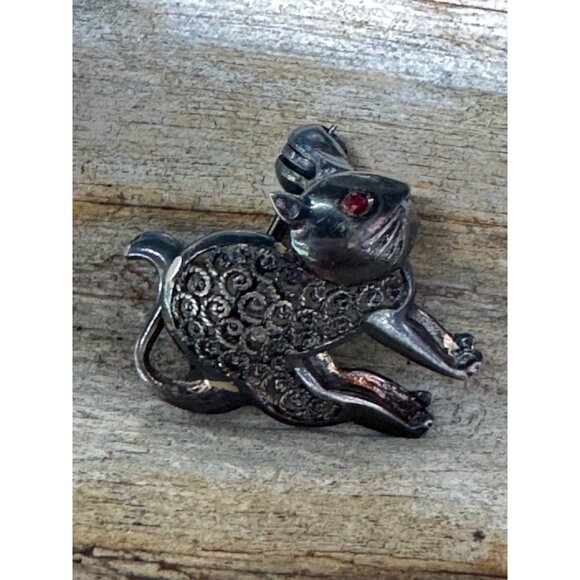 Vintage Sterling Silver Cat Pin Brooch With Red Rhinestone Eye - Picture 6 of 6